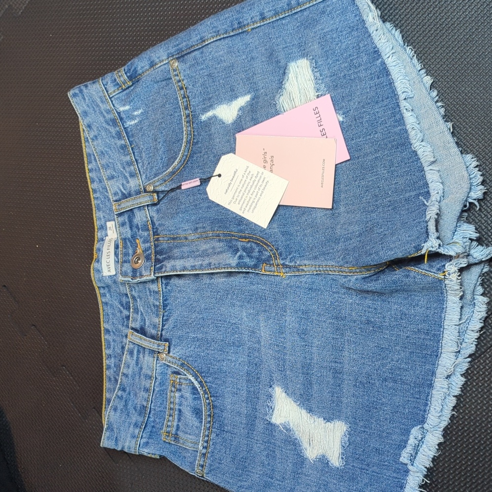 New with tags Avec Les filles jean shorts.